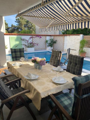Private pool just for you Biograd